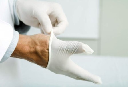Коли прямий контакт шкідливий: аналіз ринку рукавичок медичного та спеціалізованого призначення в Україні